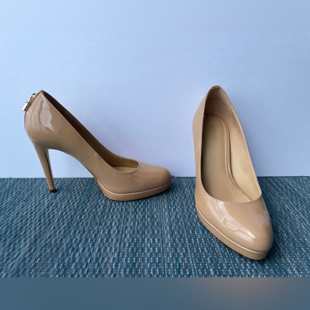 Classic pair to your footwear collection with Hamilton by MICHAEL Michael Kors.
